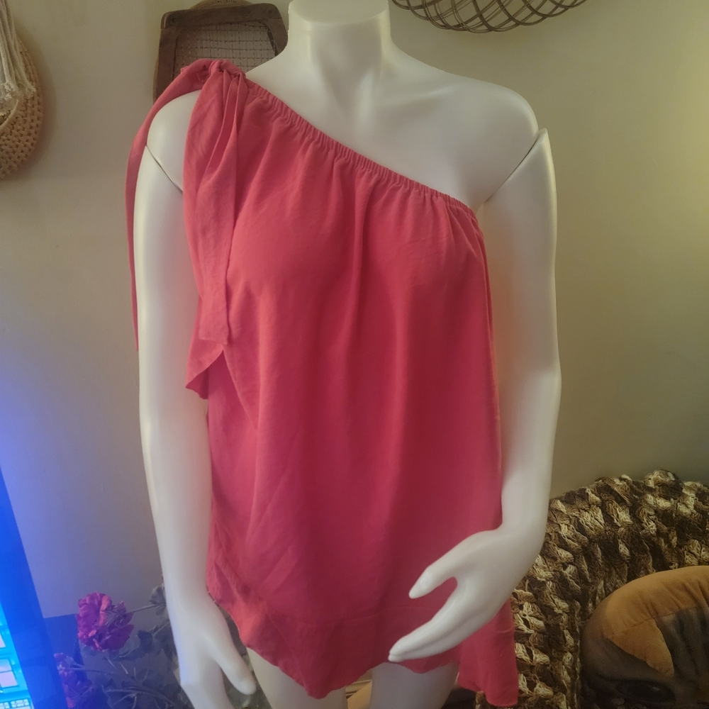 Women's One-Shoulder Hot Pink Top